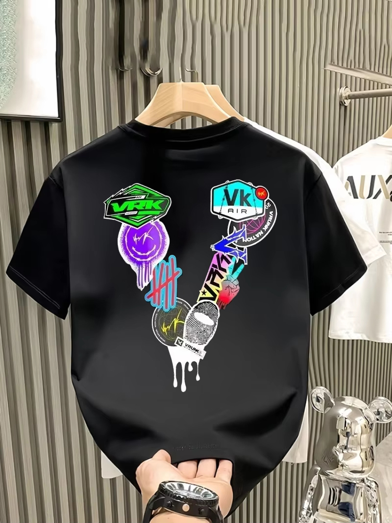 Streetwear Brand Graphic Designer - เสื้อยืดลายกราฟิกผ้าฝ้ายสไตล์สตรีทแวร์สุดเทรนดี้ ลายสติกเกอร์ดีไซน์กราฟฟิตี้ สำหรับผู้ชายและผู้หญิง ใส่สบายในฤดูร้อน